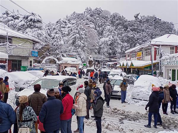 Tourists Flock to Himachal Pradesh for Christmas and New Year Celebrations, Hoping for Snowfall